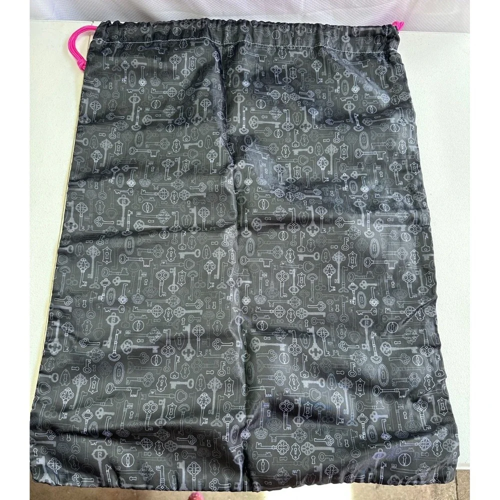 Thirty-One 31 Black White XL Drawstring Keys Laundry Tote Bag Hamper 